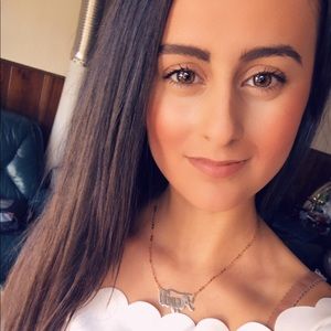 Meet your Posher, Aya